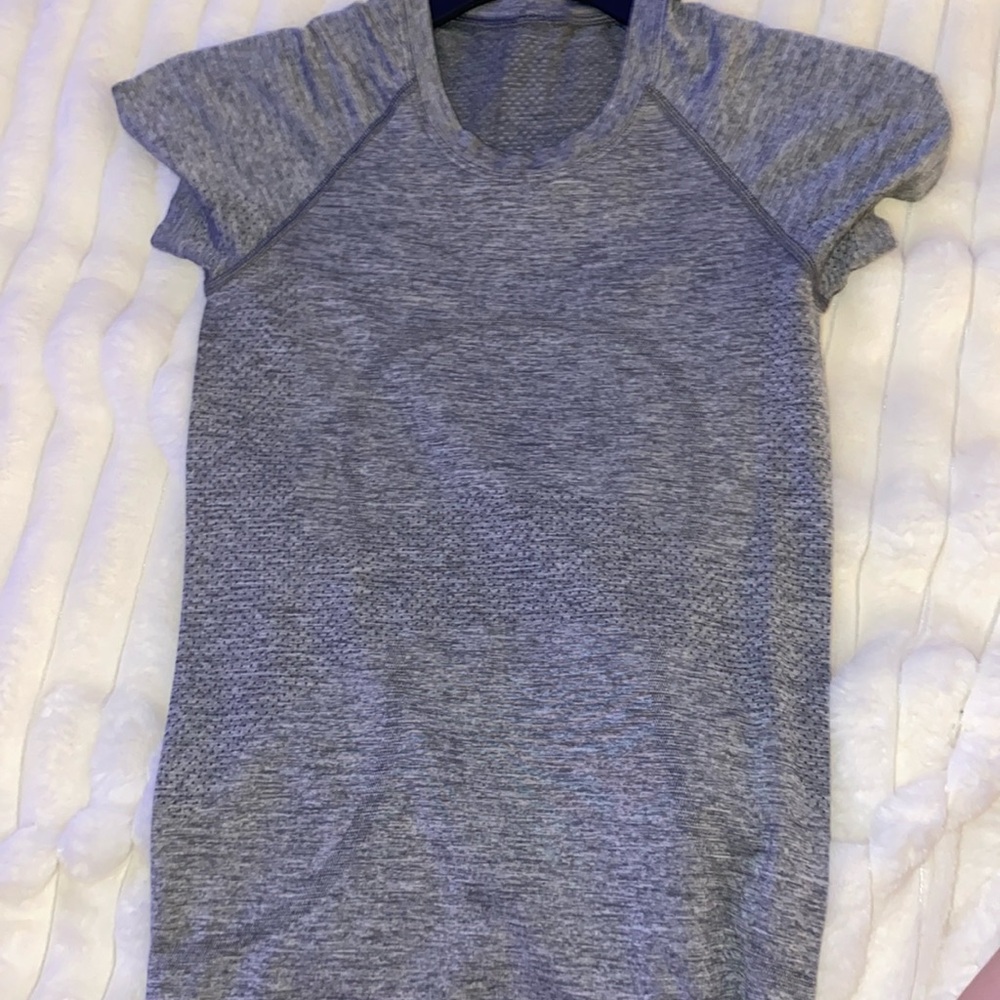 Swiftly tech short sleeve shirt 2.0. Size 2